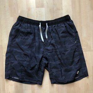 Vuori Kore Short Black Watercolor Camo size L